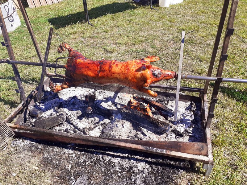 Summer BBQ pig roast 2022